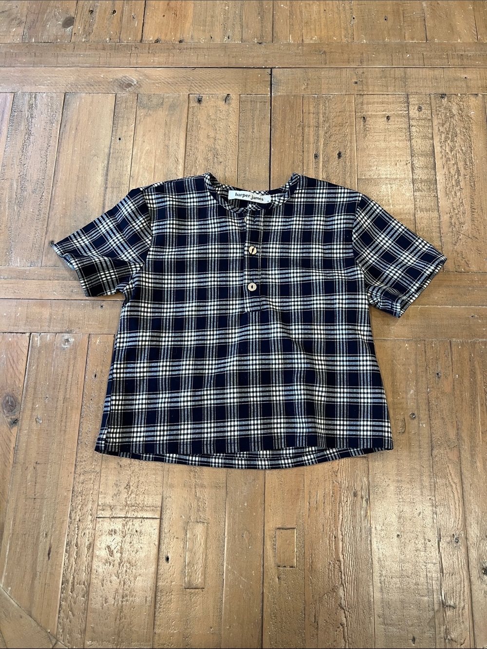 Harper James boutique navy and white plaid boxy short sleeve blouse 4 years